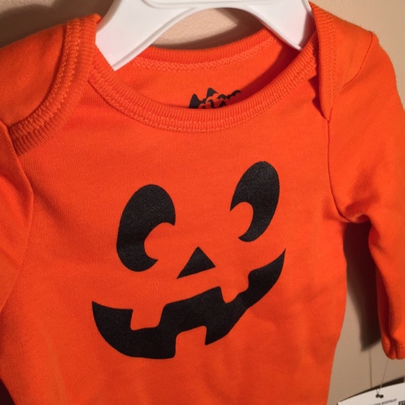 Halloween onesie 0-3 mos. Orange pumpkin bodysuit - Picture 8 of 8
